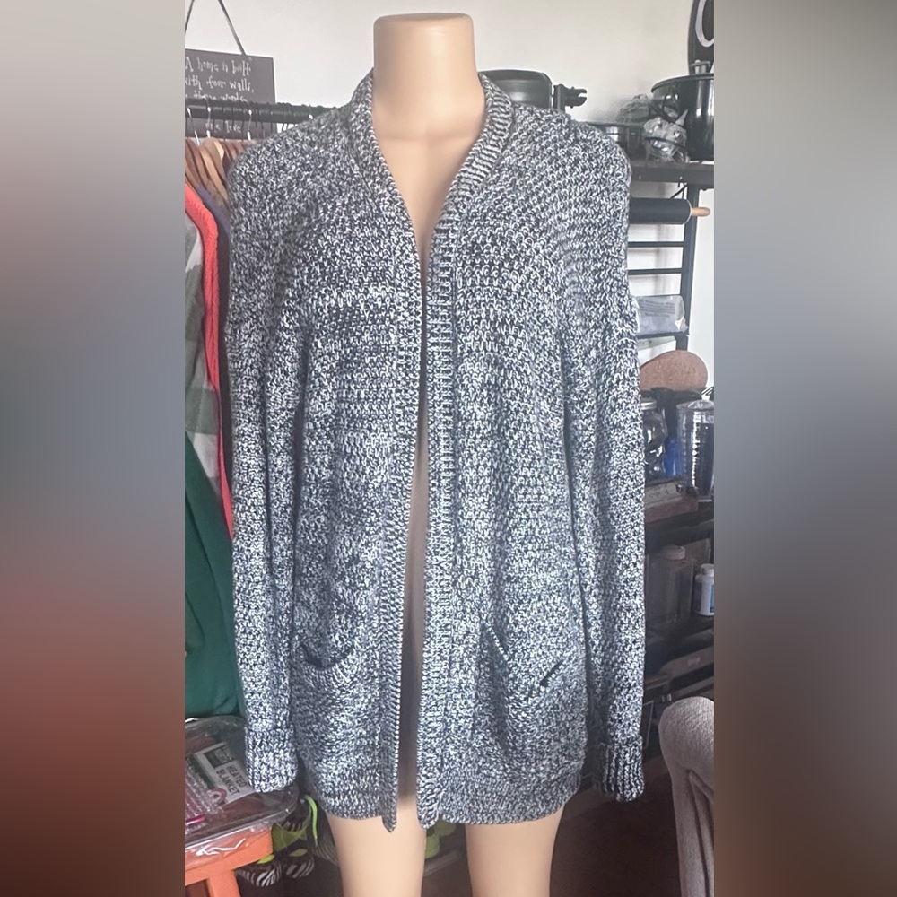 Abercrombie & Fitch Women's Black and White Cardigan